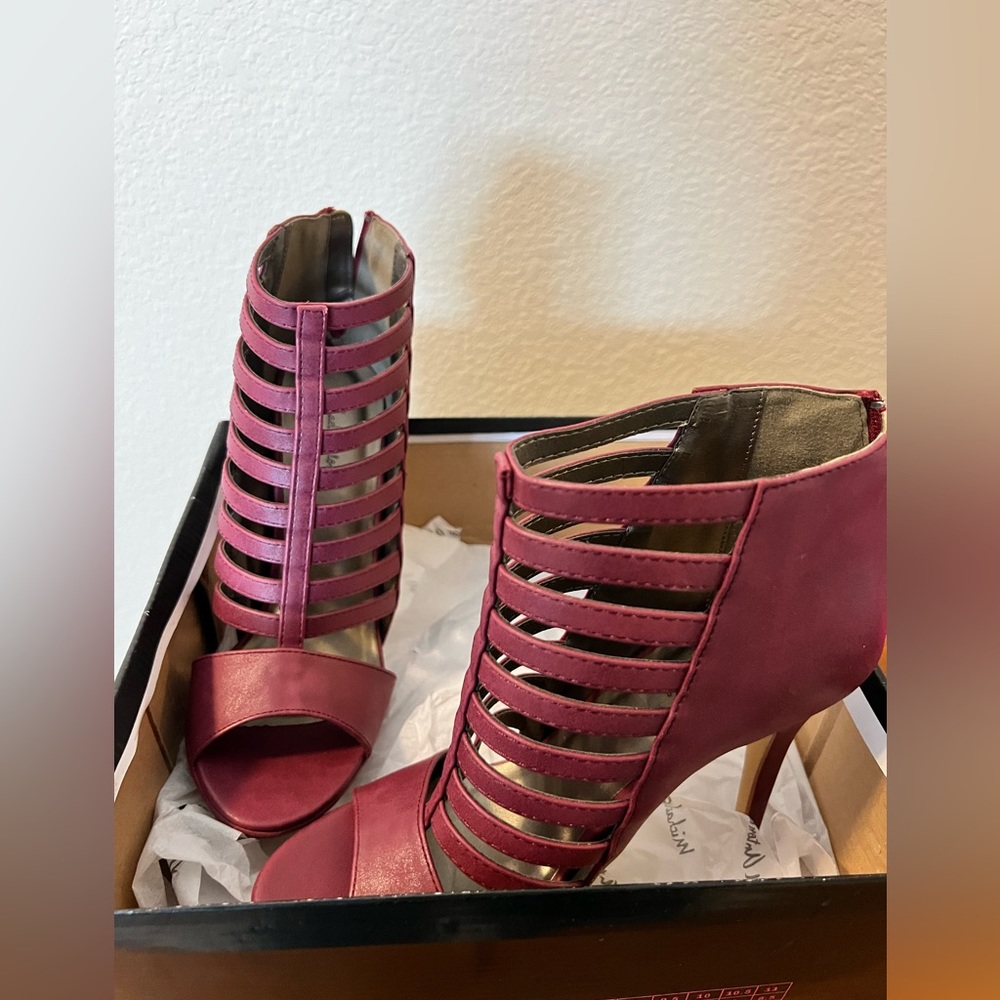 Michael Antonio burgundy booties new